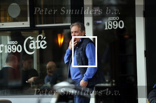 Amstelveen 2 maart 2019
Maarten Spanjer staat bij cafe 1890 neen sigaretje te roken.