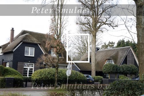 Blaricum 9 februari 2019
Marco Borsato met bladerenblower bij zijn huis. Daarna gaat hij lunchen met zijn vrouw Leontine Borsato