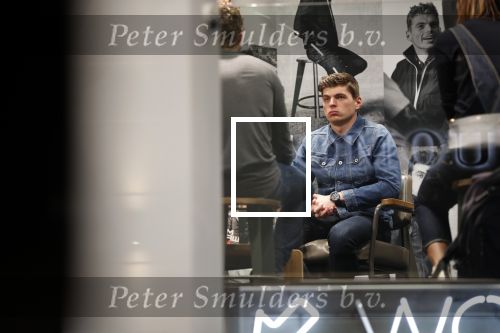 Amsterdam 4 februari 2019
Max Verstappen bij de presentatie van de G-Star RAW Max Verstappen lijn in de G-star winkel op de pc Hooftstraat. Max gaat met fans op de foto.