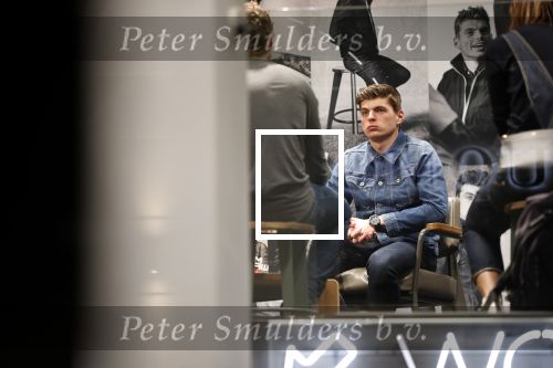 Amsterdam 4 februari 2019
Max Verstappen bij de presentatie van de G-Star RAW Max Verstappen lijn in de G-star winkel op de pc Hooftstraat. Max gaat met fans op de foto.