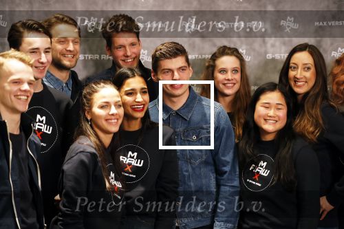 Amsterdam 4 februari 2019
Max Verstappen bij de presentatie van de G-Star RAW Max Verstappen lijn in de G-star winkel op de pc Hooftstraat. Max gaat met fans op de foto.