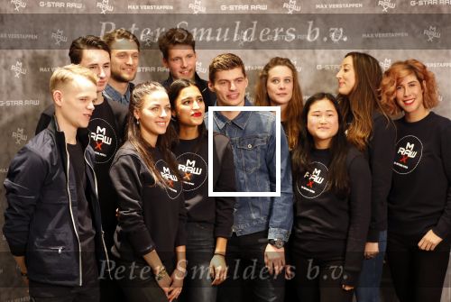Amsterdam 4 februari 2019
Max Verstappen bij de presentatie van de G-Star RAW Max Verstappen lijn in de G-star winkel op de pc Hooftstraat. Max gaat met fans op de foto.