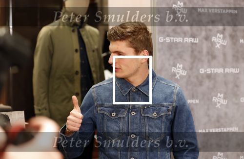 Amsterdam 4 februari 2019
Max Verstappen bij de presentatie van de G-Star RAW Max Verstappen lijn in de G-star winkel op de pc Hooftstraat. Max gaat met fans op de foto.