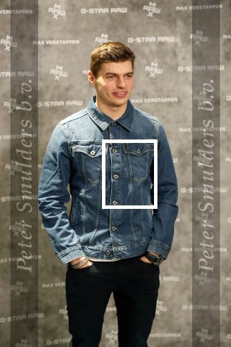 Amsterdam 4 februari 2019
Max Verstappen bij de presentatie van de G-Star RAW Max Verstappen lijn in de G-star winkel op de pc Hooftstraat. Max gaat met fans op de foto.