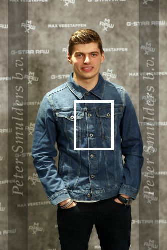 Amsterdam 4 februari 2019
Max Verstappen bij de presentatie van de G-Star RAW Max Verstappen lijn in de G-star winkel op de pc Hooftstraat. Max gaat met fans op de foto.