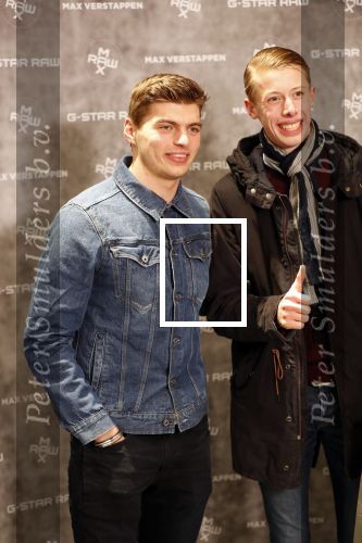 Amsterdam 4 februari 2019
Max Verstappen bij de presentatie van de G-Star RAW Max Verstappen lijn in de G-star winkel op de pc Hooftstraat. Max gaat met fans op de foto.