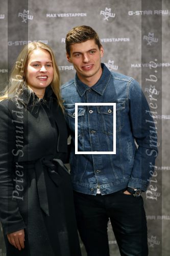 Amsterdam 4 februari 2019
Max Verstappen bij de presentatie van de G-Star RAW Max Verstappen lijn in de G-star winkel op de pc Hooftstraat. Max gaat met fans op de foto.