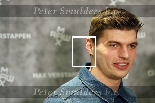 Amsterdam 4 februari 2019
Max Verstappen bij de presentatie van de G-Star RAW Max Verstappen lijn in de G-star winkel op de pc Hooftstraat. Max gaat met fans op de foto.