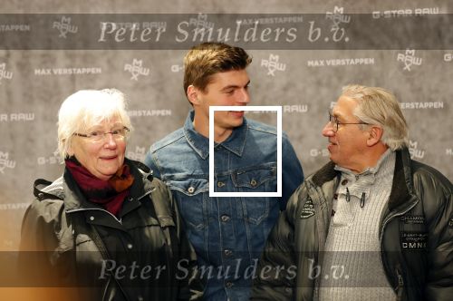 Amsterdam 4 februari 2019
Max Verstappen bij de presentatie van de G-Star RAW Max Verstappen lijn in de G-star winkel op de pc Hooftstraat. Max gaat met fans op de foto.