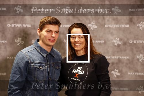 Amsterdam 4 februari 2019
Max Verstappen bij de presentatie van de G-Star RAW Max Verstappen lijn in de G-star winkel op de pc Hooftstraat. Max gaat met fans op de foto.