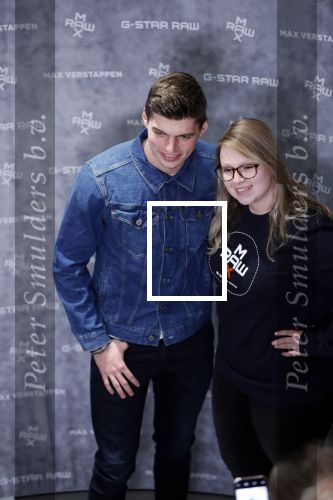 Amsterdam 4 februari 2019
Max Verstappen bij de presentatie van de G-Star RAW Max Verstappen lijn in de G-star winkel op de pc Hooftstraat. Max gaat met fans op de foto.