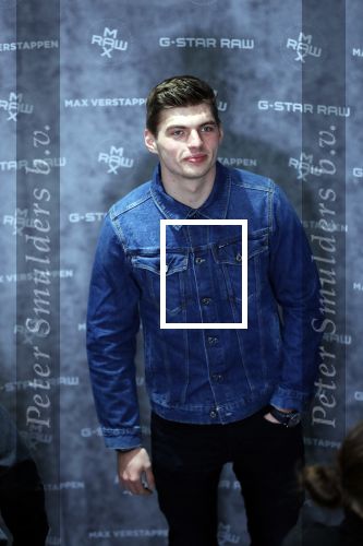 Amsterdam 4 februari 2019
Max Verstappen bij de presentatie van de G-Star RAW Max Verstappen lijn in de G-star winkel op de pc Hooftstraat. Max gaat met fans op de foto.