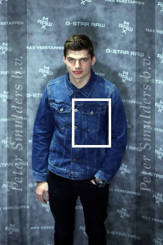 Amsterdam 4 februari 2019
Max Verstappen bij de presentatie van de G-Star RAW Max Verstappen lijn in de G-star winkel op de pc Hooftstraat. Max gaat met fans op de foto.