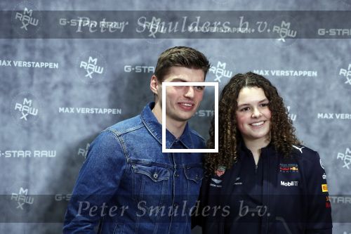 Amsterdam 4 februari 2019
Max Verstappen bij de presentatie van de G-Star RAW Max Verstappen lijn in de G-star winkel op de pc Hooftstraat. Max gaat met fans op de foto.