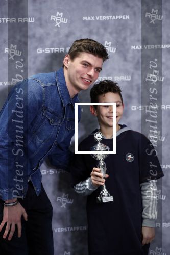 Amsterdam 4 februari 2019
Max Verstappen bij de presentatie van de G-Star RAW Max Verstappen lijn in de G-star winkel op de pc Hooftstraat. Max gaat met fans op de foto.