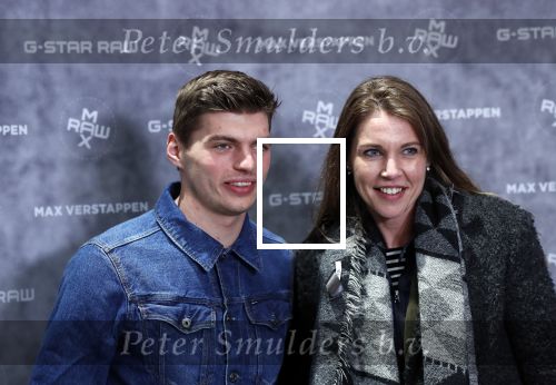 Amsterdam 4 februari 2019
Max Verstappen bij de presentatie van de G-Star RAW Max Verstappen lijn in de G-star winkel op de pc Hooftstraat. Max gaat met fans op de foto.