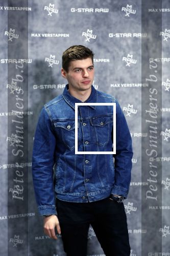 Amsterdam 4 februari 2019
Max Verstappen bij de presentatie van de G-Star RAW Max Verstappen lijn in de G-star winkel op de pc Hooftstraat. Max gaat met fans op de foto.