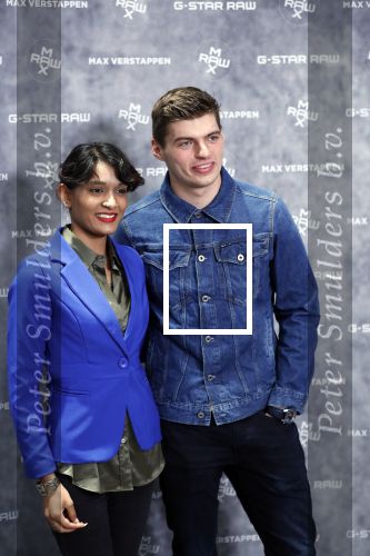 Amsterdam 4 februari 2019
Max Verstappen bij de presentatie van de G-Star RAW Max Verstappen lijn in de G-star winkel op de pc Hooftstraat. Max gaat met fans op de foto.