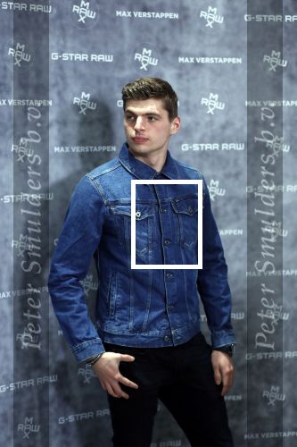 Amsterdam 4 februari 2019
Max Verstappen bij de presentatie van de G-Star RAW Max Verstappen lijn in de G-star winkel op de pc Hooftstraat. Max gaat met fans op de foto.