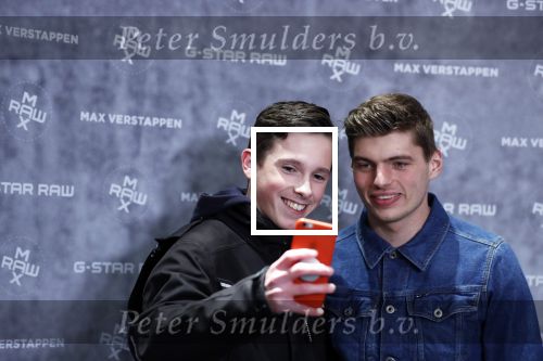 Amsterdam 4 februari 2019
Max Verstappen bij de presentatie van de G-Star RAW Max Verstappen lijn in de G-star winkel op de pc Hooftstraat. Max gaat met fans op de foto.