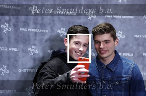 Amsterdam 4 februari 2019
Max Verstappen bij de presentatie van de G-Star RAW Max Verstappen lijn in de G-star winkel op de pc Hooftstraat. Max gaat met fans op de foto.