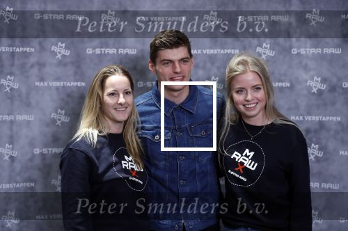 Amsterdam 4 februari 2019
Max Verstappen bij de presentatie van de G-Star RAW Max Verstappen lijn in de G-star winkel op de pc Hooftstraat. Max gaat met fans op de foto.
