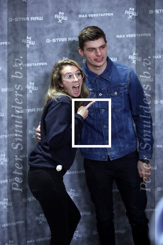 Amsterdam 4 februari 2019
Max Verstappen bij de presentatie van de G-Star RAW Max Verstappen lijn in de G-star winkel op de pc Hooftstraat. Max gaat met fans op de foto.