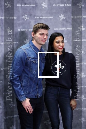 Amsterdam 4 februari 2019
Max Verstappen bij de presentatie van de G-Star RAW Max Verstappen lijn in de G-star winkel op de pc Hooftstraat. Max gaat met fans op de foto.