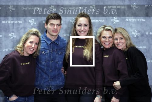 Amsterdam 4 februari 2019
Max Verstappen bij de presentatie van de G-Star RAW Max Verstappen lijn in de G-star winkel op de pc Hooftstraat. Max gaat met fans op de foto.