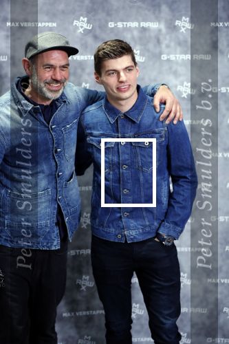Amsterdam 4 februari 2019
Max Verstappen bij de presentatie van de G-Star RAW Max Verstappen lijn in de G-star winkel op de pc Hooftstraat. Max gaat met fans op de foto.