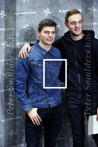 Amsterdam 4 februari 2019
Max Verstappen bij de presentatie van de G-Star RAW Max Verstappen lijn in de G-star winkel op de pc Hooftstraat. Max gaat met fans op de foto.