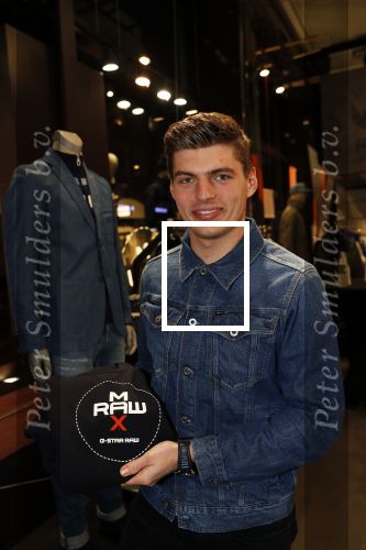 Amsterdam 4 februari 2019
Max Verstappen bij de presentatie van de G-Star RAW Max Verstappen lijn in de G-star winkel op de pc Hooftstraat. Max gaat met fans op de foto.