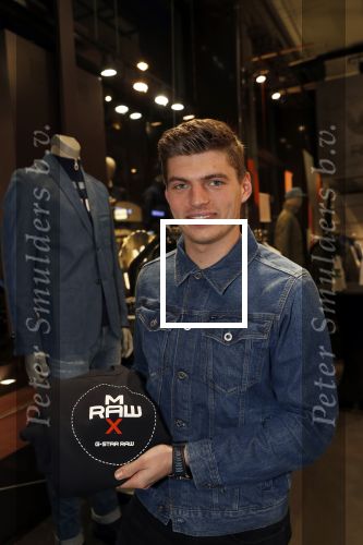 Amsterdam 4 februari 2019
Max Verstappen bij de presentatie van de G-Star RAW Max Verstappen lijn in de G-star winkel op de pc Hooftstraat. Max gaat met fans op de foto.