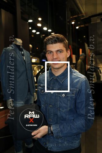 Amsterdam 4 februari 2019
Max Verstappen bij de presentatie van de G-Star RAW Max Verstappen lijn in de G-star winkel op de pc Hooftstraat. Max gaat met fans op de foto.