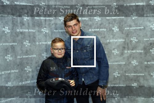 Amsterdam 4 februari 2019
Max Verstappen bij de presentatie van de G-Star RAW Max Verstappen lijn in de G-star winkel op de pc Hooftstraat. Max gaat met fans op de foto.