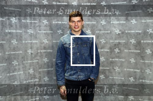 Amsterdam 4 februari 2019
Max Verstappen bij de presentatie van de G-Star RAW Max Verstappen lijn in de G-star winkel op de pc Hooftstraat. Max gaat met fans op de foto.