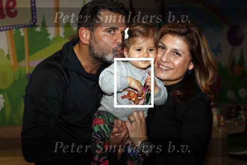 Amsterdam 2 maart 2019
Najib Amhali en zijn vrouw Miama vieren de 4e verjaardag van hun zoon Novell . Ook zoon Noah is aanwezig in Candy Castle. Micha Noot met vrouw en dochter