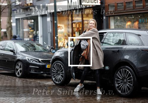 Amsterdam 4 februari 2019
Micky Hoogendijk met haar Range Rover Velar op de cornelis schuytstraat.