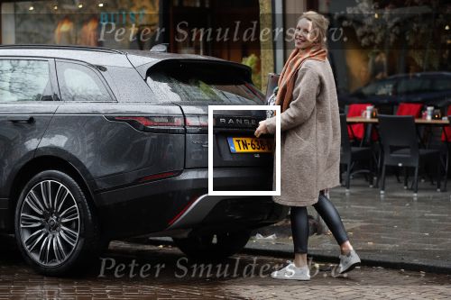 Amsterdam 4 februari 2019
Micky Hoogendijk met haar Range Rover Velar op de cornelis schuytstraat.