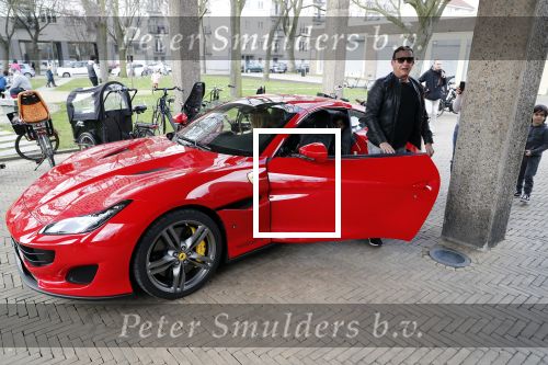 Amsterdam 2 maart 2019
Najib Amhali en zijn vrouw Miama vieren de 4e verjaardag van hun zoon Novell . Ook zoon Noah is aanwezig in Candy Castle. Ze arriveren in een rode ferrari.