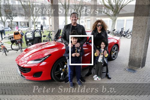 Amsterdam 2 maart 2019
Najib Amhali en zijn vrouw Miama vieren de 4e verjaardag van hun zoon Novell . Ook zoon Noah is aanwezig in Candy Castle. Ze arriveren in een rode ferrari.