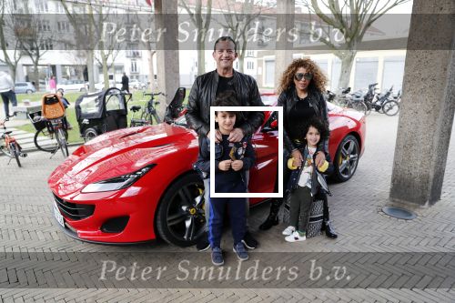 Amsterdam 2 maart 2019
Najib Amhali en zijn vrouw Miama vieren de 4e verjaardag van hun zoon Novell . Ook zoon Noah is aanwezig in Candy Castle. Ze arriveren in een rode ferrari.