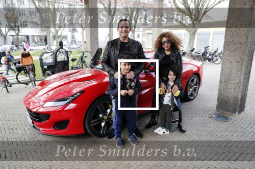 Amsterdam 2 maart 2019
Najib Amhali en zijn vrouw Miama vieren de 4e verjaardag van hun zoon Novell . Ook zoon Noah is aanwezig in Candy Castle. Ze arriveren in een rode ferrari.