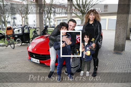 Amsterdam 2 maart 2019
Najib Amhali en zijn vrouw Miama vieren de 4e verjaardag van hun zoon Novell . Ook zoon Noah is aanwezig in Candy Castle. Ze arriveren in een rode ferrari.