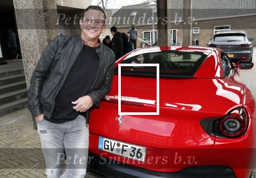 Amsterdam 2 maart 2019
Najib Amhali en zijn vrouw Miama vieren de 4e verjaardag van hun zoon Novell . Ook zoon Noah is aanwezig in Candy Castle. Ze arriveren in een rode ferrari.