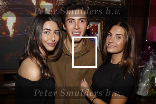Amsterdam 14 februari 2019
Feestje voor de kluivert dog rescue foundation in het toppers cafe. Nino Wilkes met 2 vriendinnen