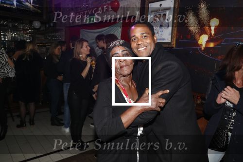 Amsterdam 14 februari 2019
Feestje voor de kluivert dog rescue foundation in het toppers cafe. Patrick Kluivert met zijn moeder