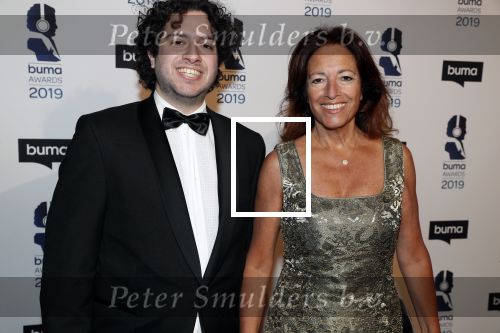 Hilversum 11 maart 2019
Uitreiking BUMA prijzen in studio 21. paula Patricio met zoon