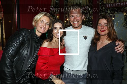 Amsterdam 14 februari 2019
Feestje voor de kluivert dog rescue foundation in het toppers cafe. Dierenarts van SBS6 Piet Hellemans met vrouw Rosanna Kluivert en Anopuk Smulders.
