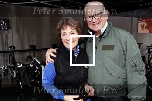 Heerenveen 17 maart 2019
De hollandse 100 voor de stichting lymphe&Co in Thialf.
Aanwezig oa Prins Bernhard jr Prinses Annette Prins Pieter Christiaan Mr Pieter v Vollenhoven Prinses Margriet Rosanna Kluivert Monique des Bouvrie en Tim Douwsma.
